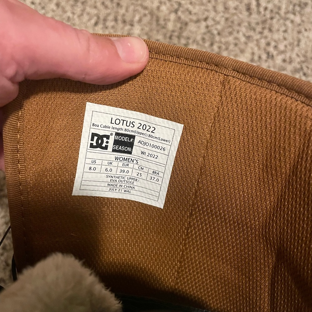Dual boa women’s snowboarding boots. Only worn 3-4 times.